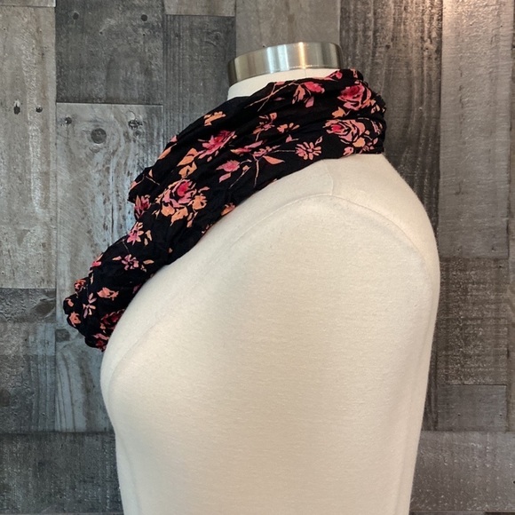 Gorgeous batik infinity scarf boho chic dark feminine floral whimsigoth witchy - Picture 6 of 10